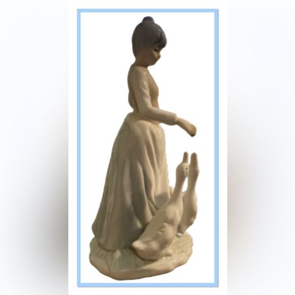 Fine Lady  Feeding Two Geese Porcelain Figurine - Picture 6 of 8